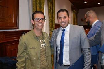 El periodista teldense Gaumet Florido leyó este jueves en el Pleno municipal el Manifiesto Institucional por el Día Internacional de las Mujeres (Foto TA y Francisco J. Santana)